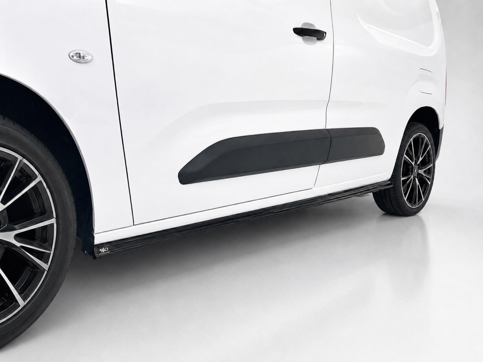 Βλησαρούλης Car Center - Motordrome - Επιπρόσθετα Μαρσπιέ για Citroen Berlingo L1 Mk3 / Peugeot Partner L1 Mk3 / Opel Combo E L1 - 1 Σετ. (K222-004)